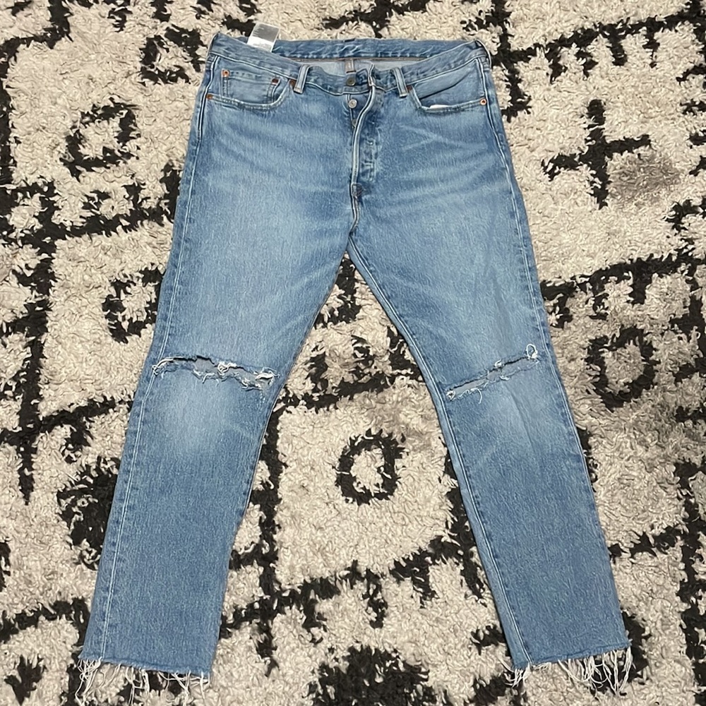 Levi’s 501’s vintage ripped knee mom Jean